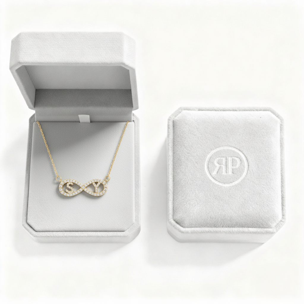 Naszyjnik z literą "Infinity"