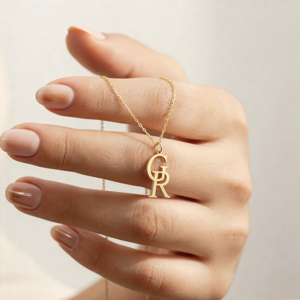 Naszyjnik z inicjałem "Monogram"