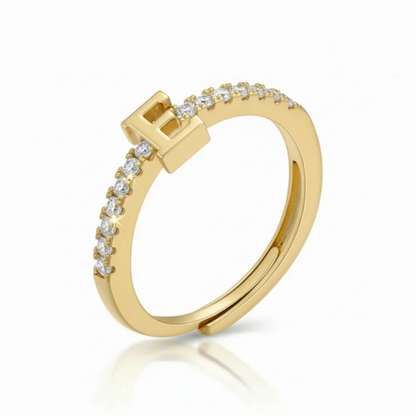 Regulowany pierścionek z literą "Sparkle"