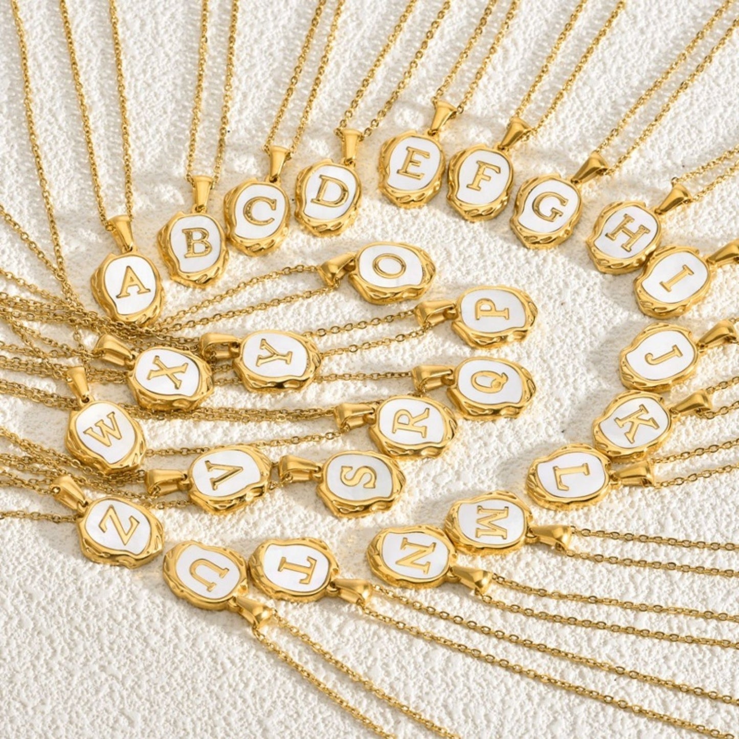 Naszyjnik z literą "Noble"