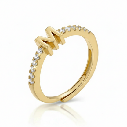 Regulowany pierścionek z literą "Sparkle"