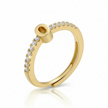 Regulowany pierścionek z literą "Sparkle"