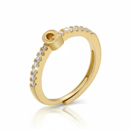 Regulowany pierścionek z literą "Sparkle"