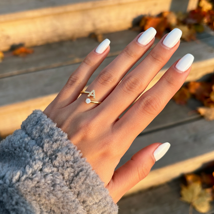 Regulowany pierścionek z literą "Classic" z kartą z wiadomością i pudełkiem na prezent