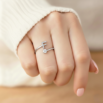 Regulowany pierścionek z literą "Classic" z kartą z wiadomością i pudełkiem na prezent