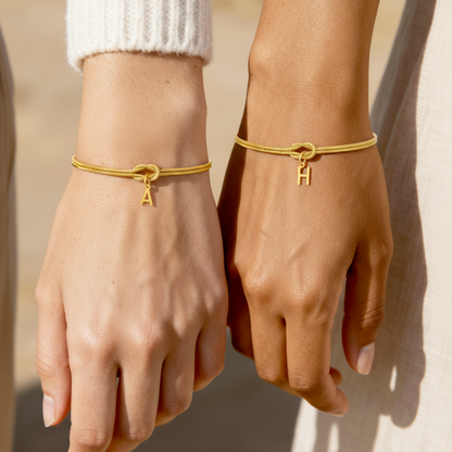 Bransoletka z literą "Knot"