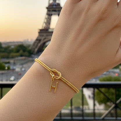 Bransoletka z literą "Knot"