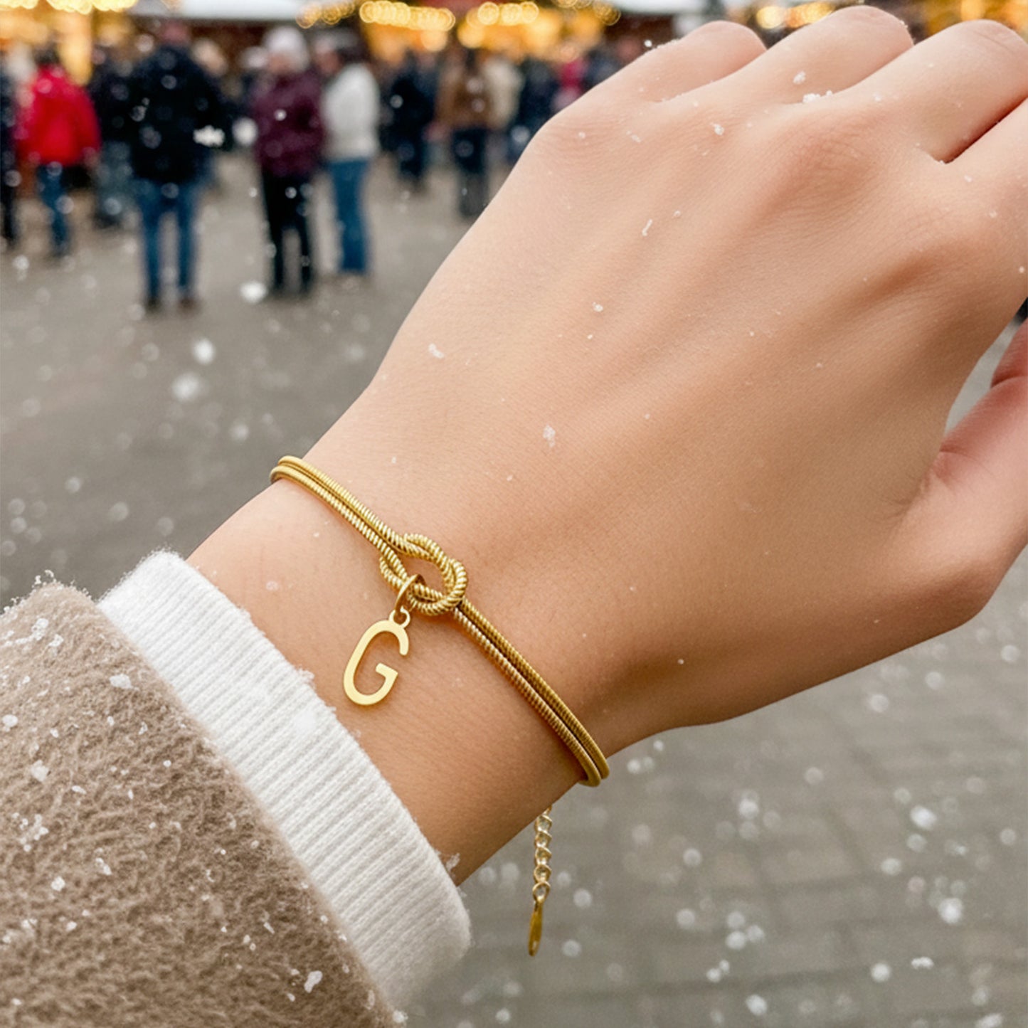 Bransoletka z literą "Knot"