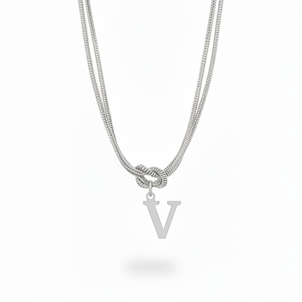 Naszyjnik z literą "Alphabet Knot"