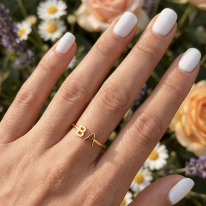 Regulowany pierścionek z literą "Podwójny monogram"