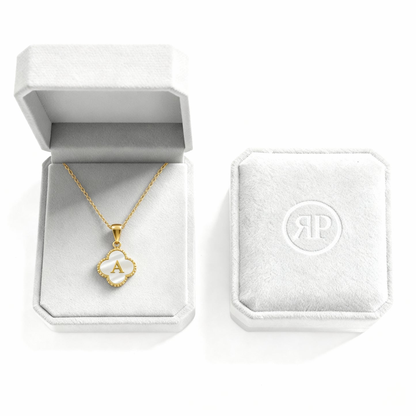 Naszyjnik z literą "Lucky"