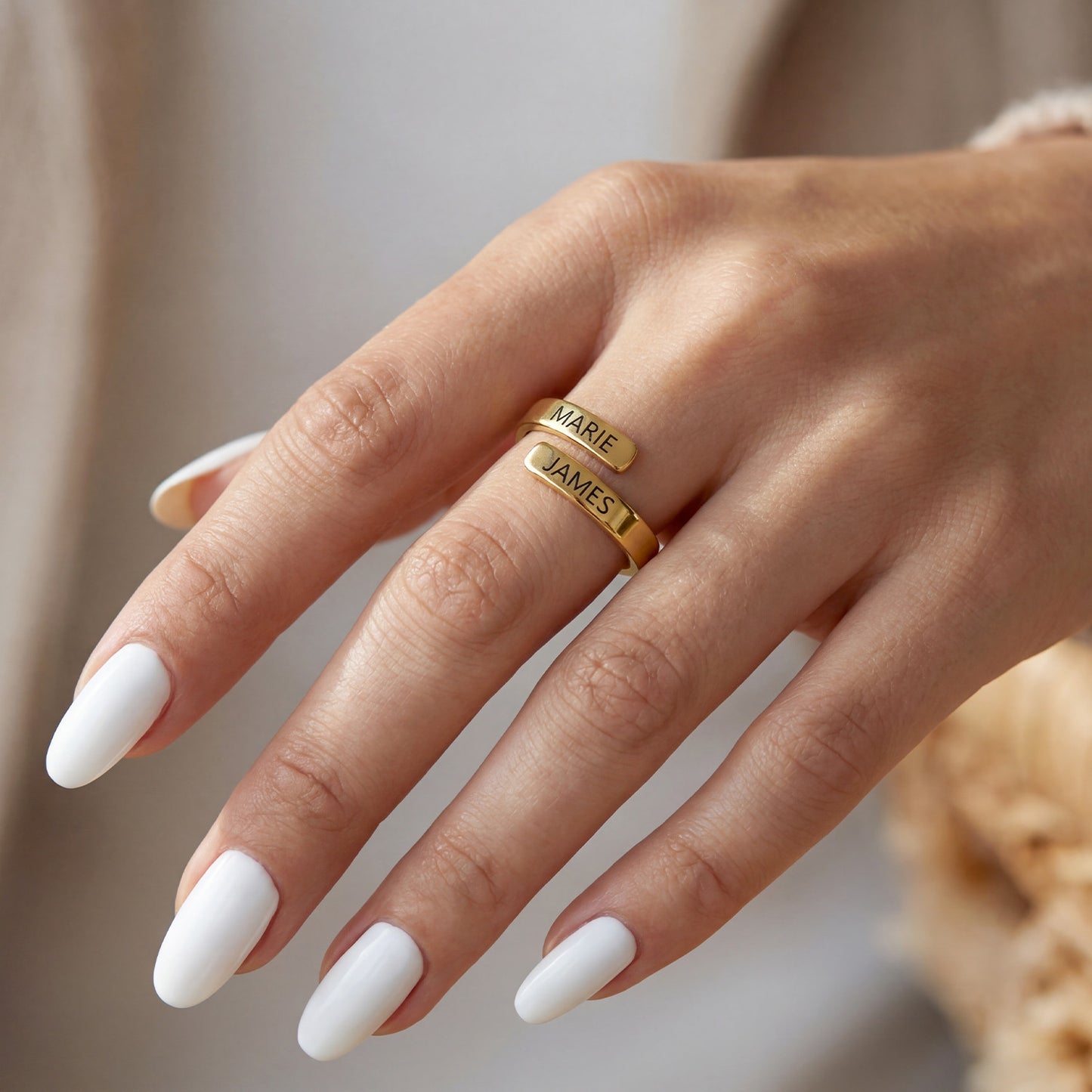 Regulowany pierścionek z literą "Dual Soul"