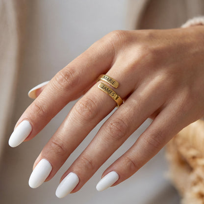 Regulowany pierścionek z literą "Dual Soul"